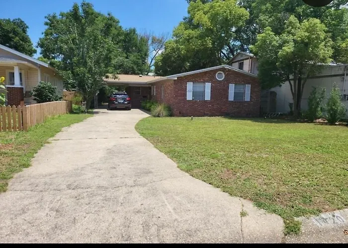 Paradise - 3br 2full Bath In Upscale Area 5 Min To And Downtown Chalet Pensacola