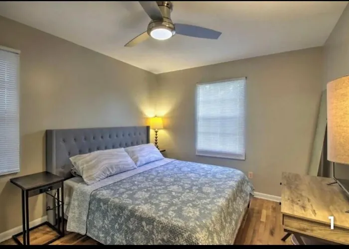 Paradise - 3br 2full Bath In Upscale Area 5 Min To And Downtown Chalet *