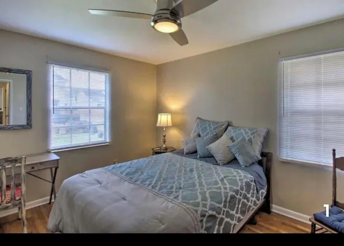 Paradise - 3br 2full Bath In Upscale Area 5 Min To And Downtown Pensacola