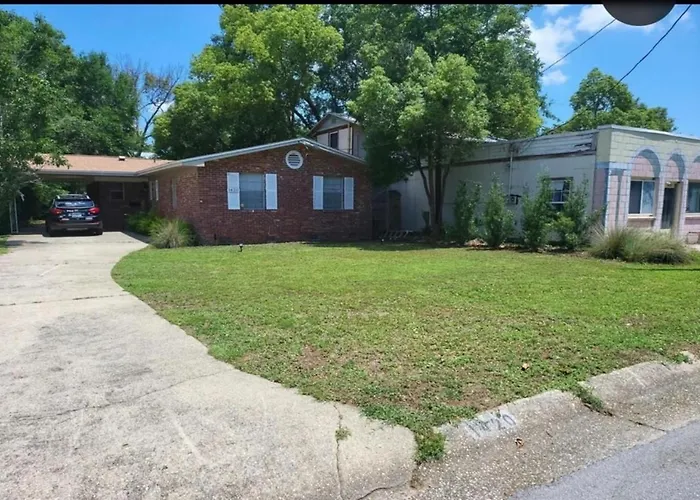 Paradise - 3br 2full Bath In Upscale Area 5 Min To And Downtown *