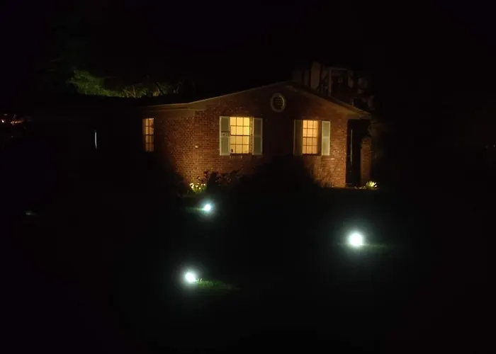 Paradise - 3br 2full Bath In Upscale Area 5 Min To And Downtown