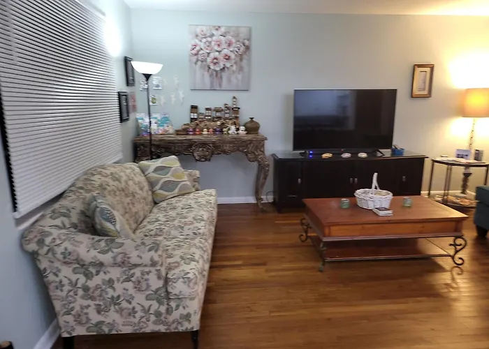 Chalet Paradise - 3br 2full Bath In Upscale Area 5 Min To And Downtown *