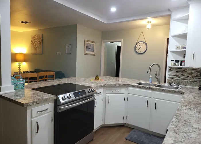 Paradise - 3br 2full Bath In Upscale Area 5 Min To And Downtown Chalet *
