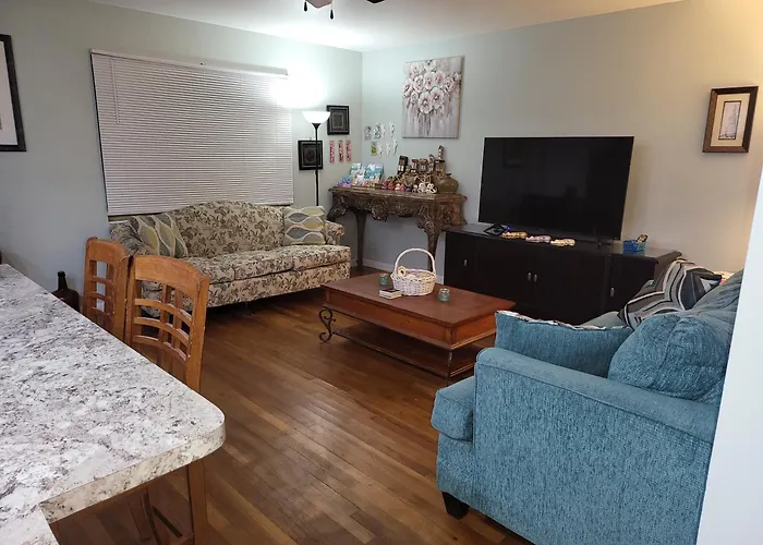 Paradise - 3br 2full Bath In Upscale Area 5 Min To And Downtown Chalet *