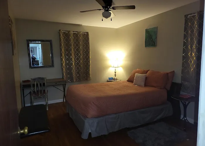 Chalet Paradise - 3br 2full Bath In Upscale Area 5 Min To And Downtown *