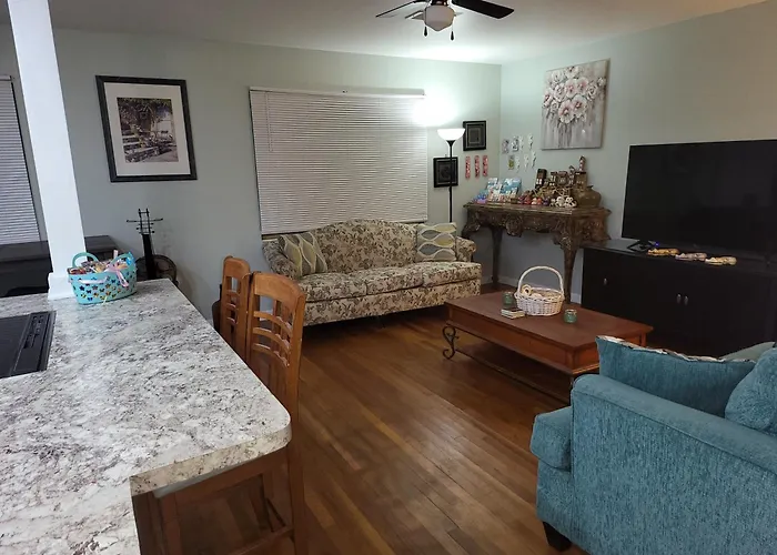 Paradise - 3br 2full Bath In Upscale Area 5 Min To And Downtown Chalet *